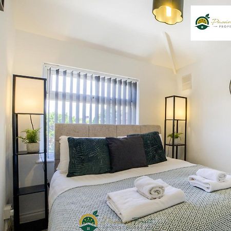 3 Bedroom Coventry House By Passionfruitproperties With Free Wi-Fi, Large Garden And Driveway - 52Nrc Екстер'єр фото