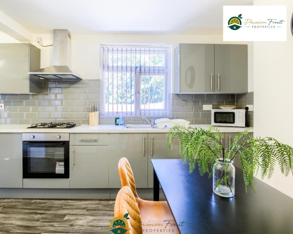 3 Bedroom Coventry House By Passionfruitproperties With Free Wi-Fi, Large Garden And Driveway - 52Nrc Екстер'єр фото