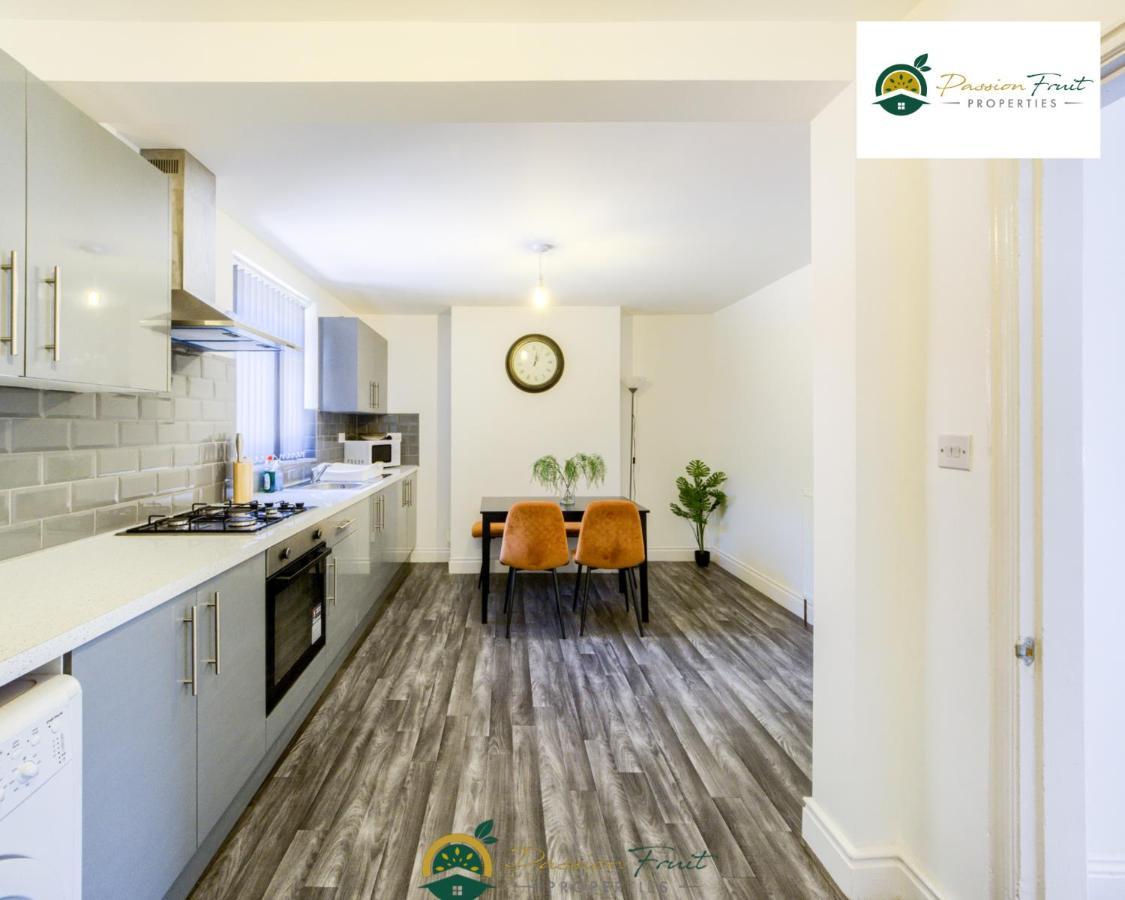3 Bedroom Coventry House By Passionfruitproperties With Free Wi-Fi, Large Garden And Driveway - 52Nrc Екстер'єр фото