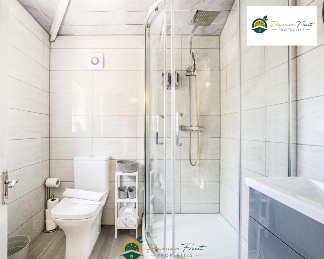 3 Bedroom Coventry House By Passionfruitproperties With Free Wi-Fi, Large Garden And Driveway - 52Nrc Екстер'єр фото